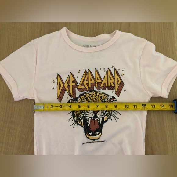 Def Leopard|The Vinyl Icons, Pastel pink band tee, baby tee••Cropped, small - Picture 7 of 7